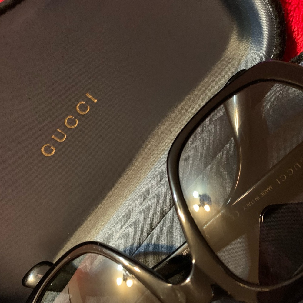 Gucci Oversized Rectangular Sunglasses - Picture 3 of 9